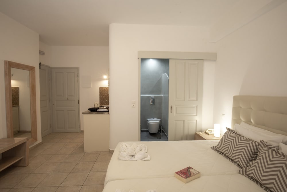 Erato Apartments Santorini 35/75