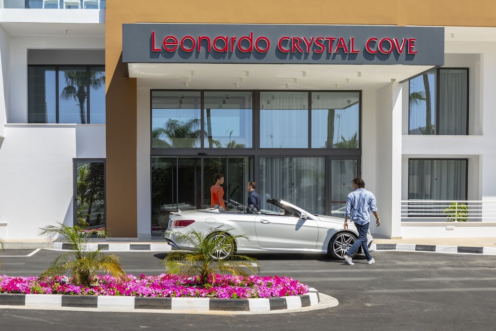 Leonardo Crystal Cove Hotel Spa By the Sea 56/64