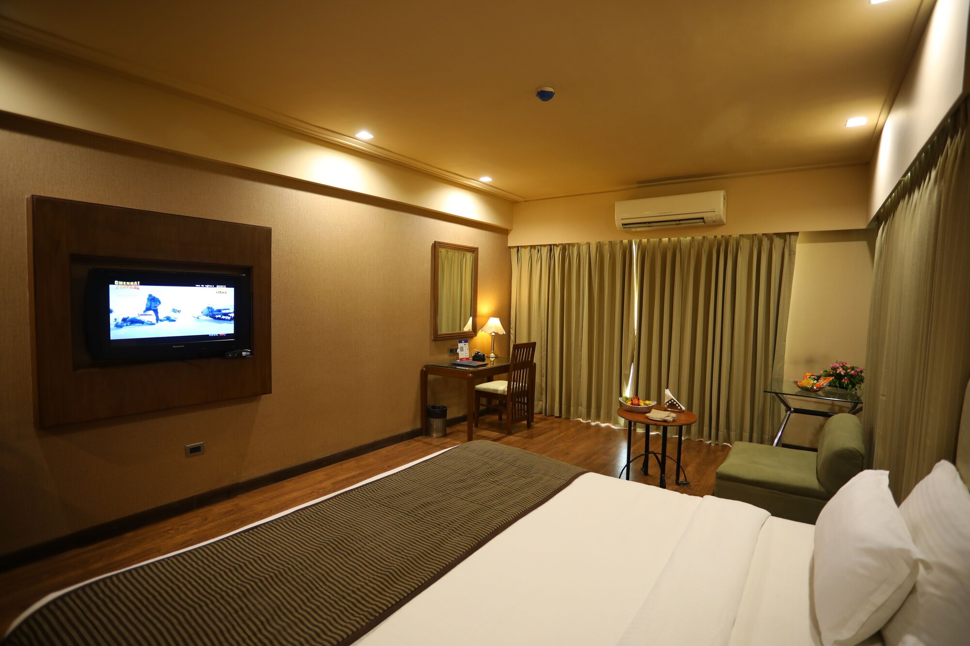 Parlor, Superior, Queen Bed