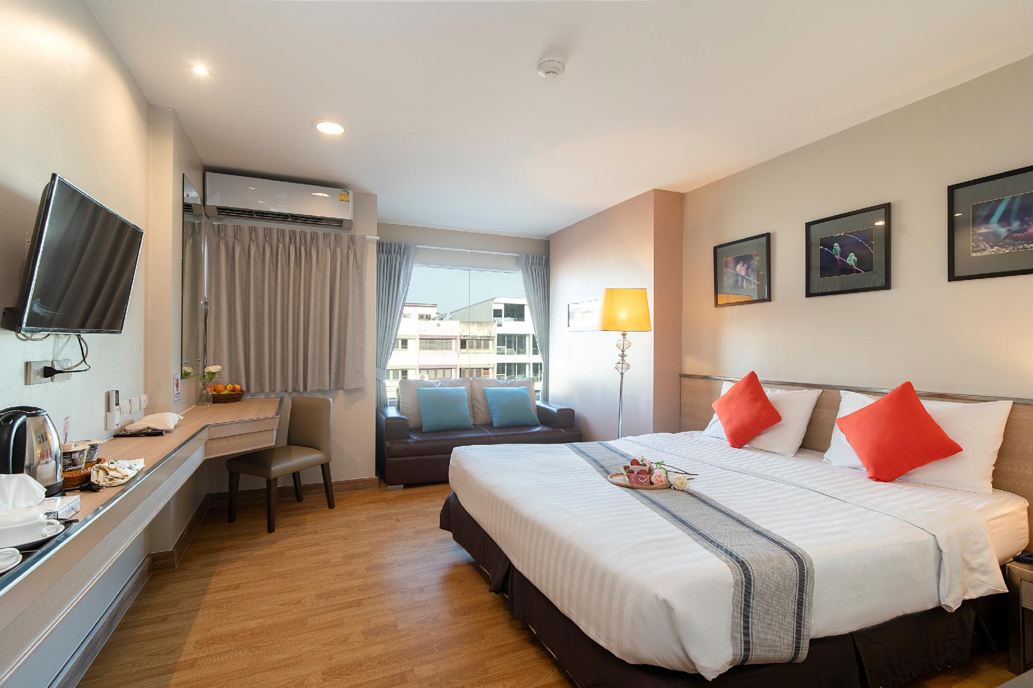 غرفة قياسية بسريرين منفصلين