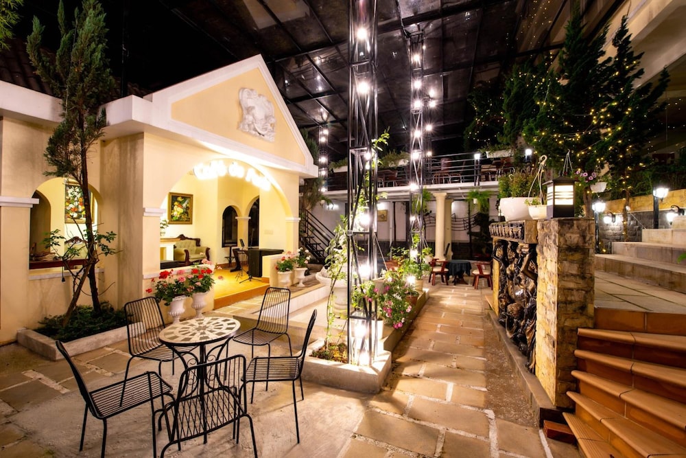 Le Petit Paris Hotel Dalat 66/67