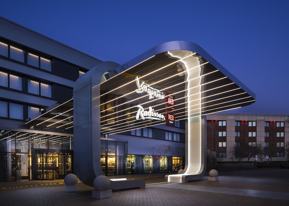 Radisson Red London Heathrow 2/64