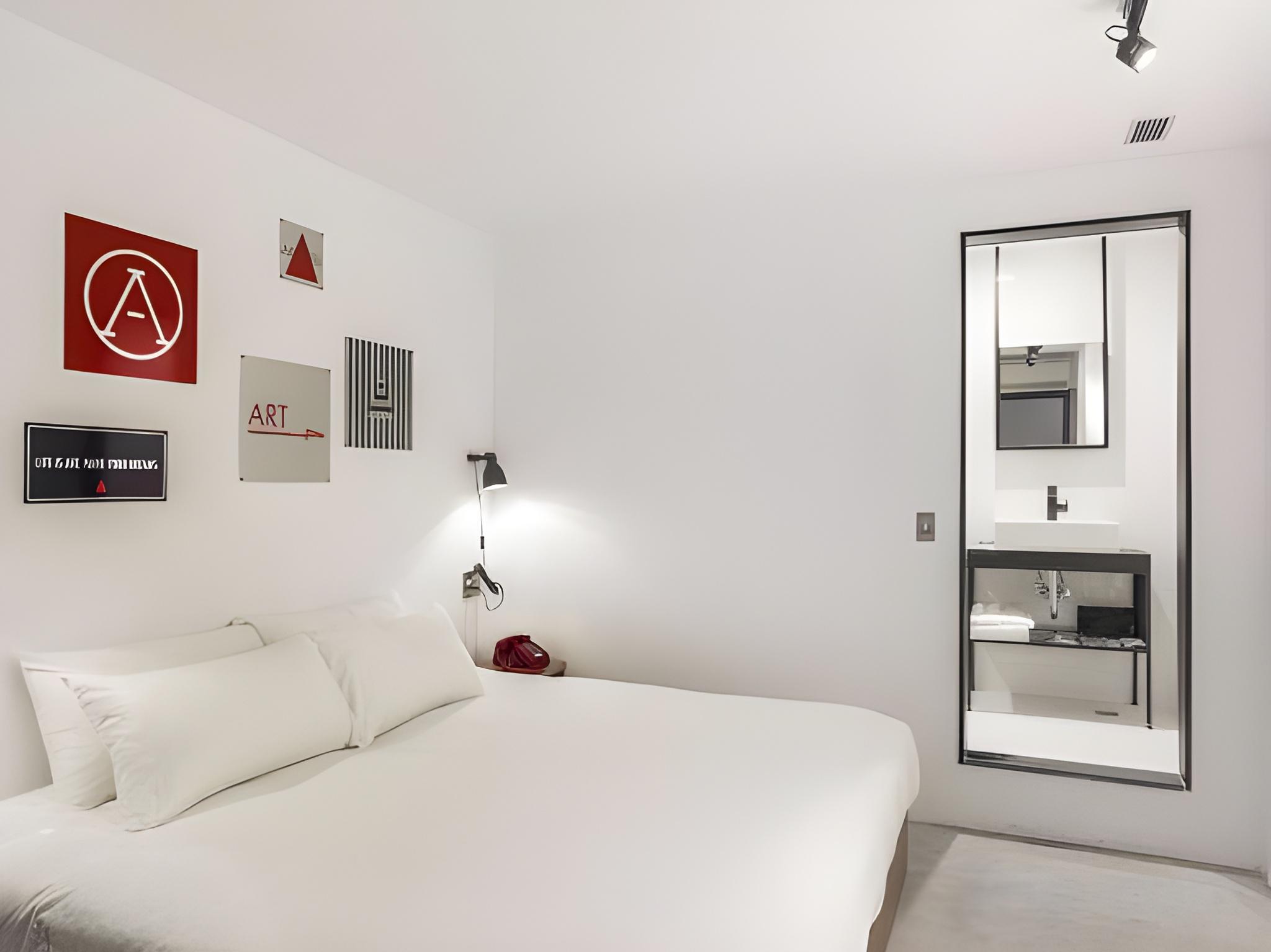 Medium, Double Bed, No Window
