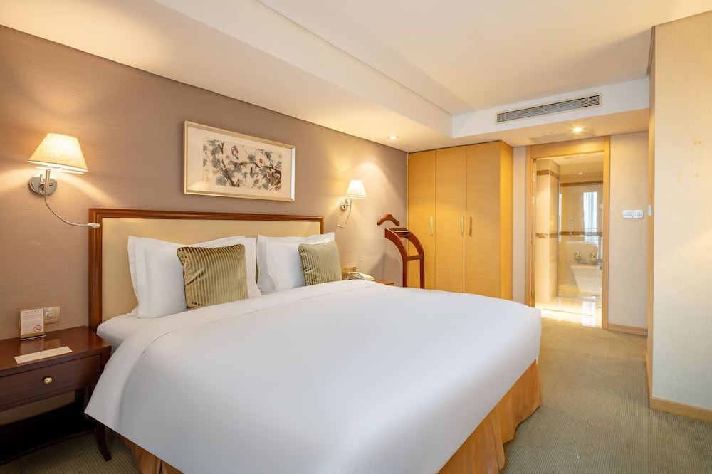 Regal Plaza Hotel Residence 8/35