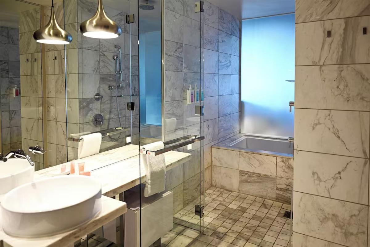 Vista Balcony Collection - StripSuite Palms Place Hotel, Resort & Casino - NO RESORT FEE 43/45