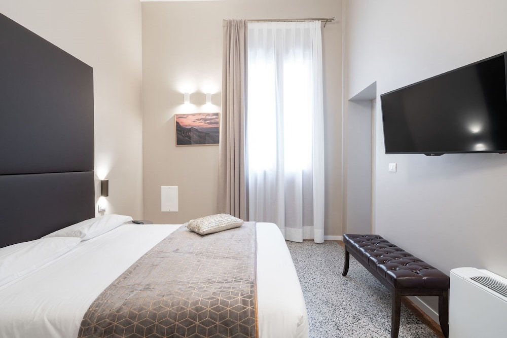 غرفة قياسية بسرير كينج بشرفة، Hotel Palazzo Martinelli Dolfin 2/6
