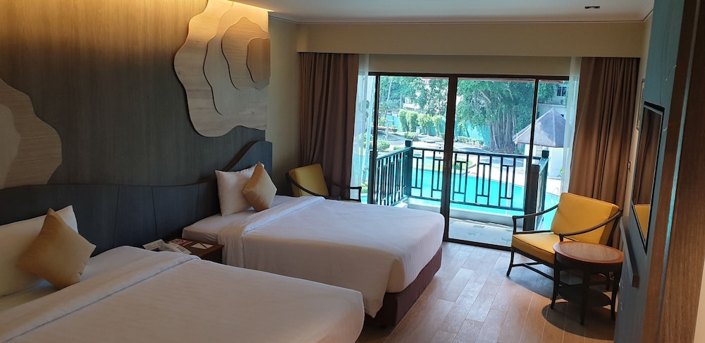 Amora Beach Resort Phuket 34/75