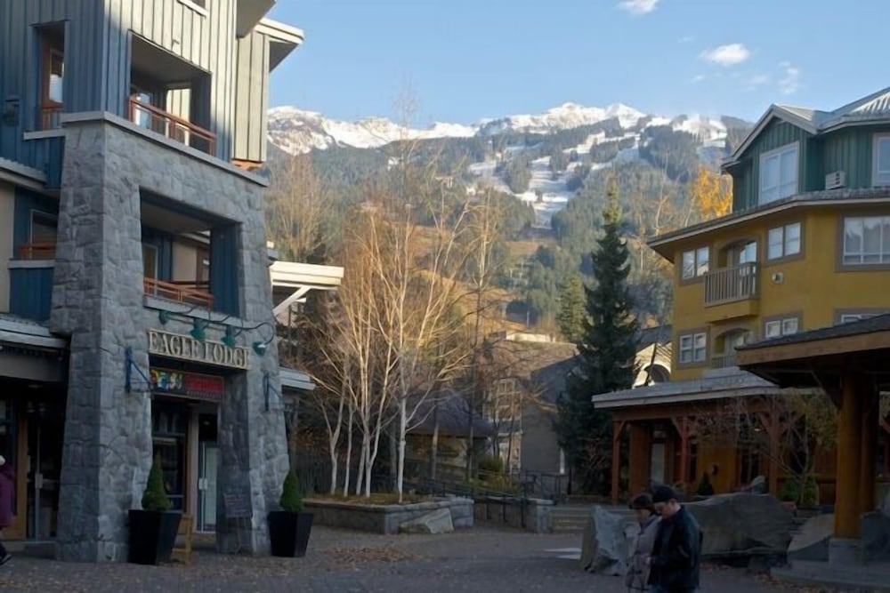 Whistler Blackcomb Vr At Town Plaza 24/28