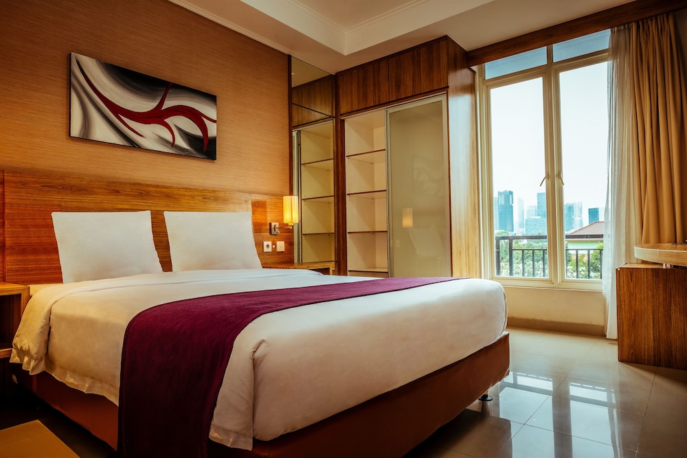 DELUXE, DOUBLE BED