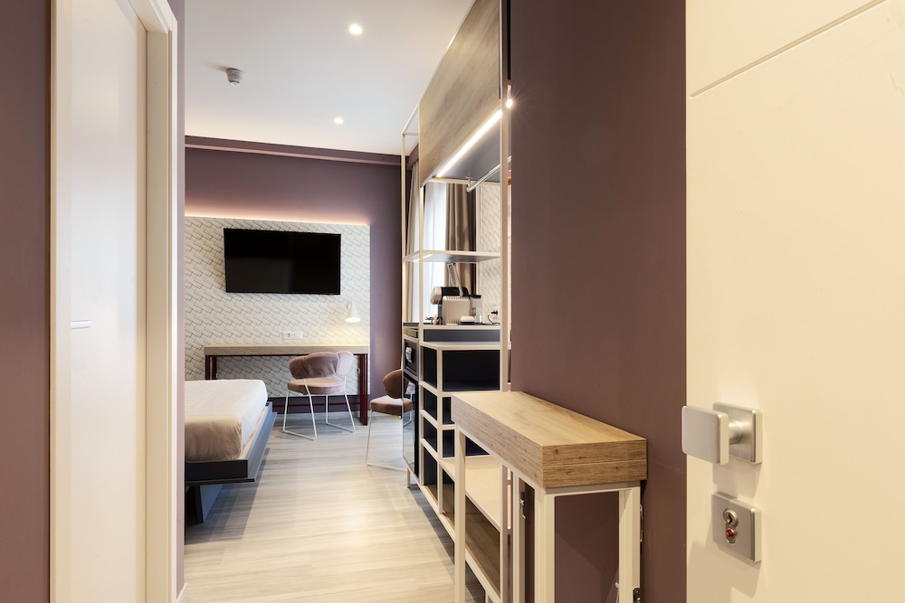 Adesso Hotel 37/50