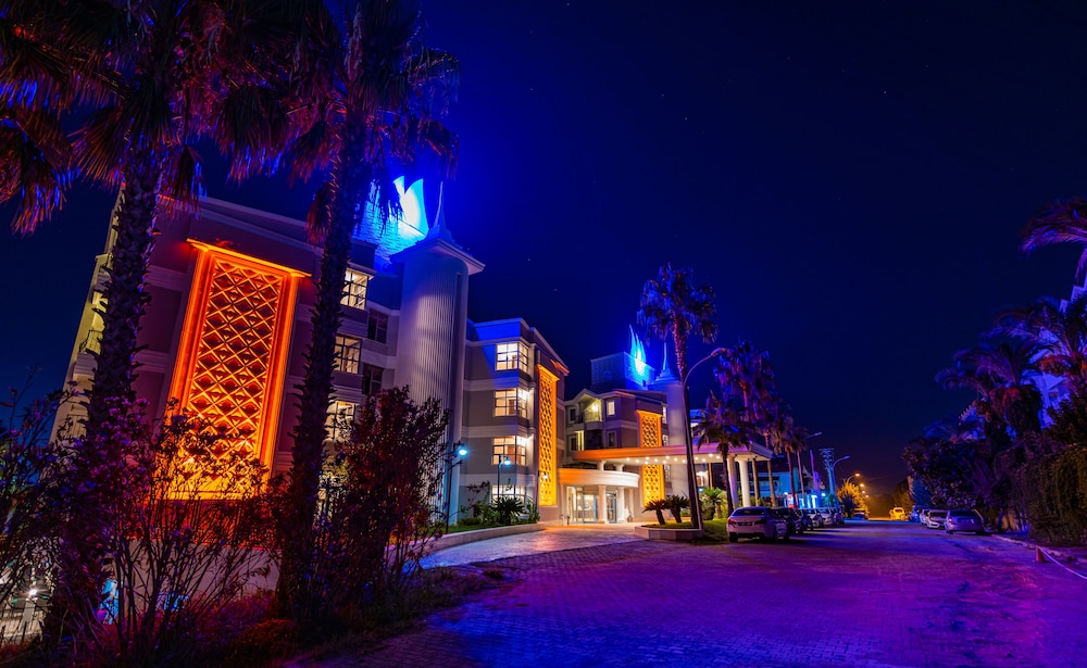 Royal Atlantis Beach 6/48