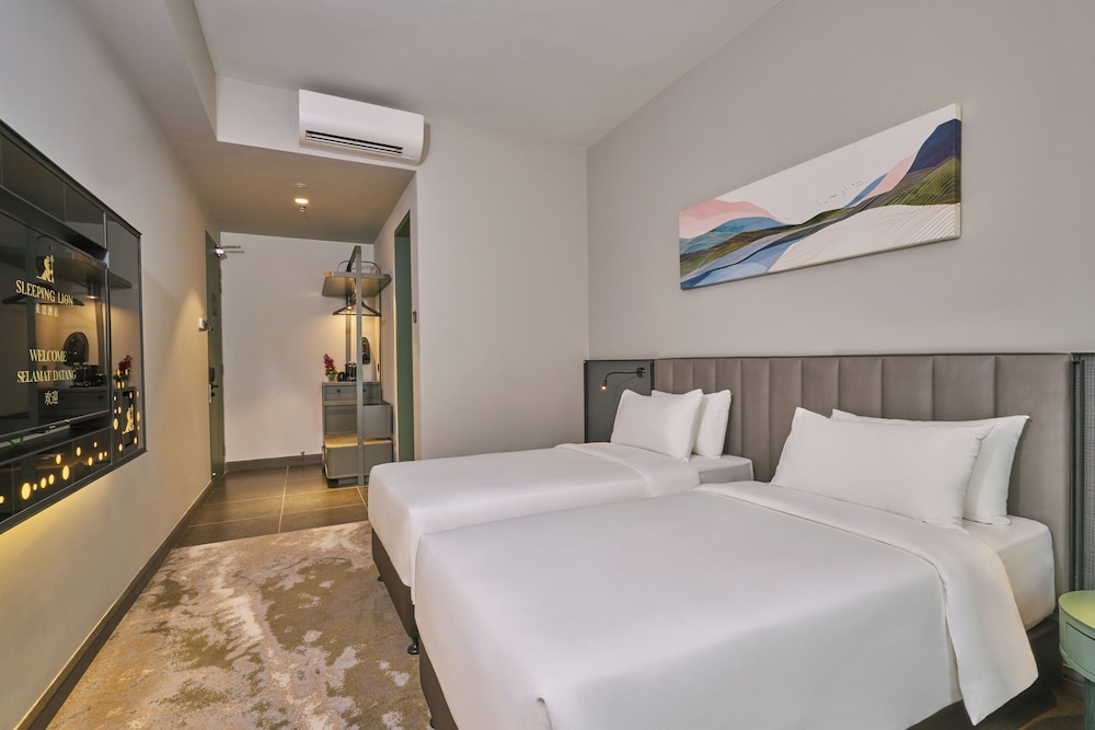 Sleeping Lion Suites 39/61