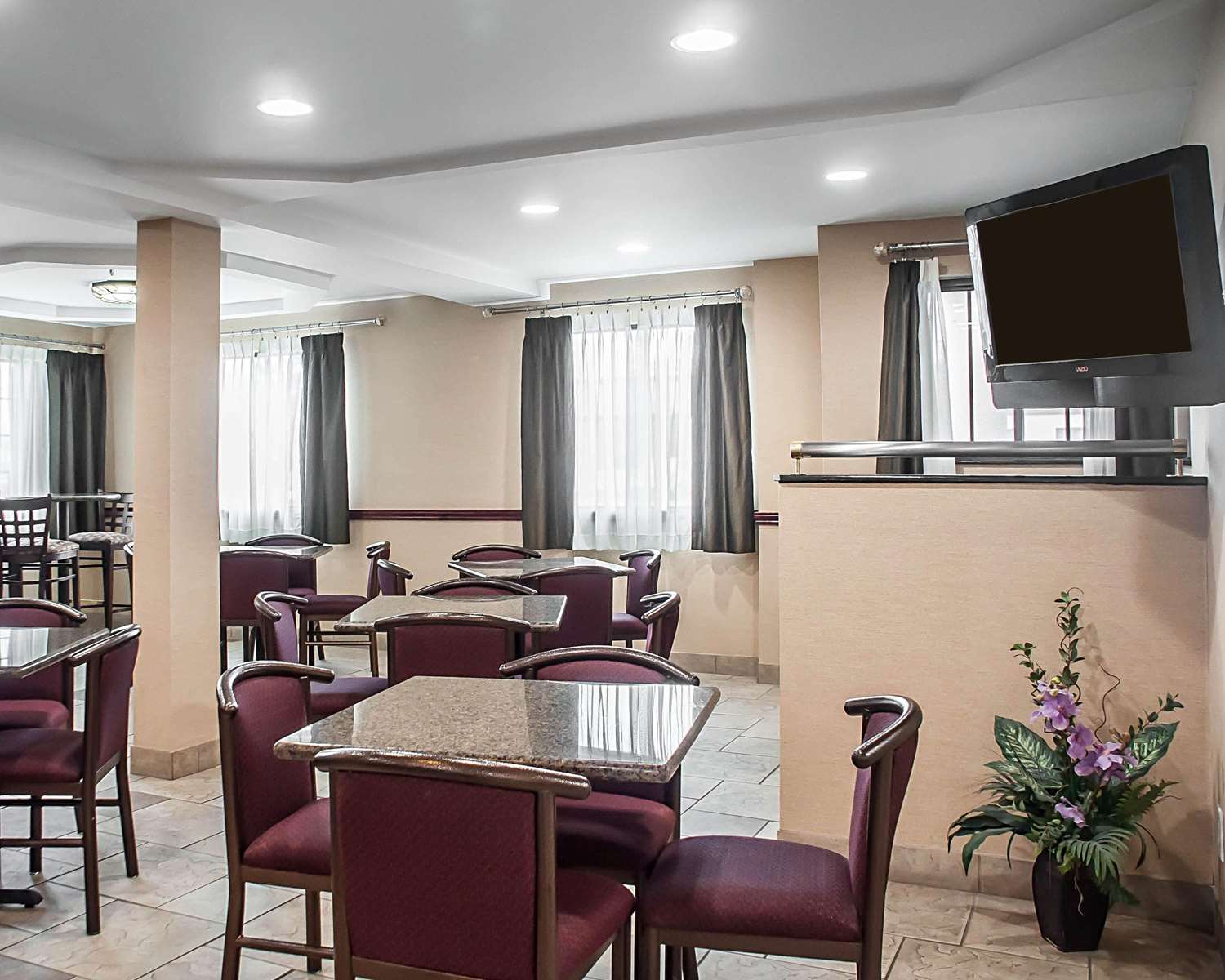 Quality Inn Dunkirk NY 33/36