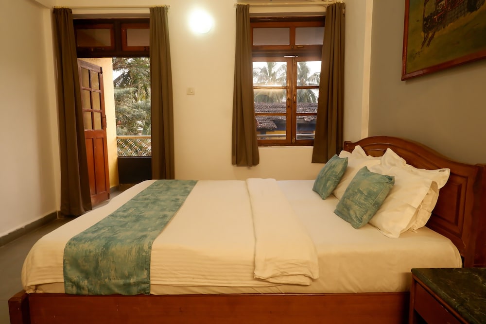 Falcon Resorts 20/70