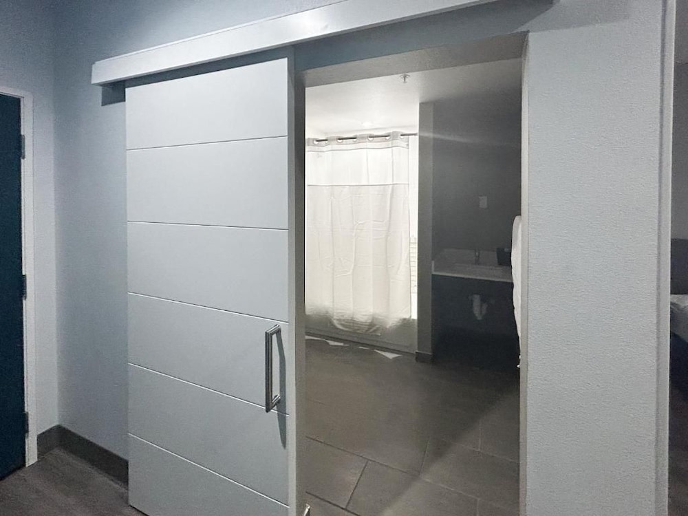 Motel6 Dallas, TX - Methodist Charlton Medical Ctr. 31/50