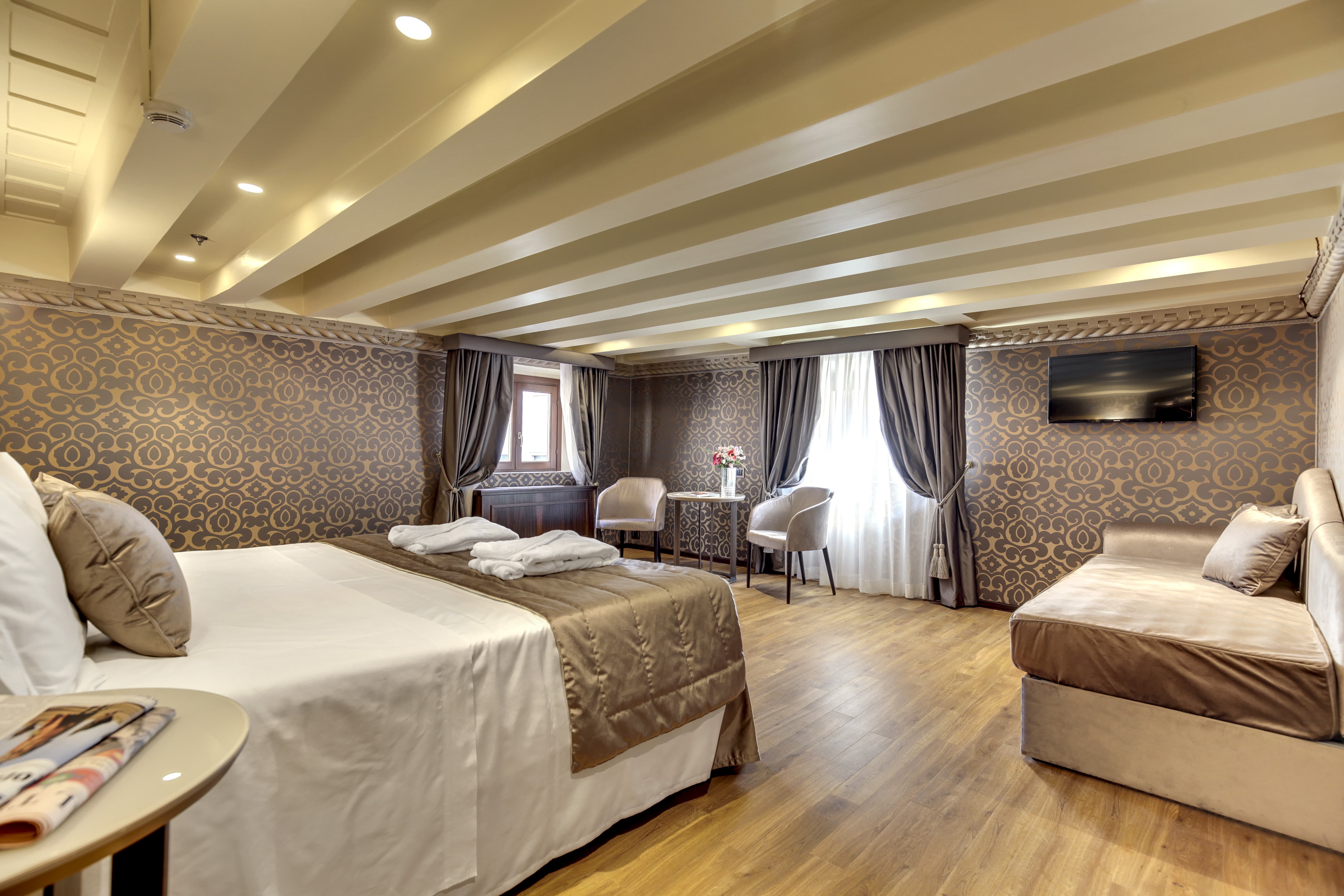 Nova, Junior Suite, House