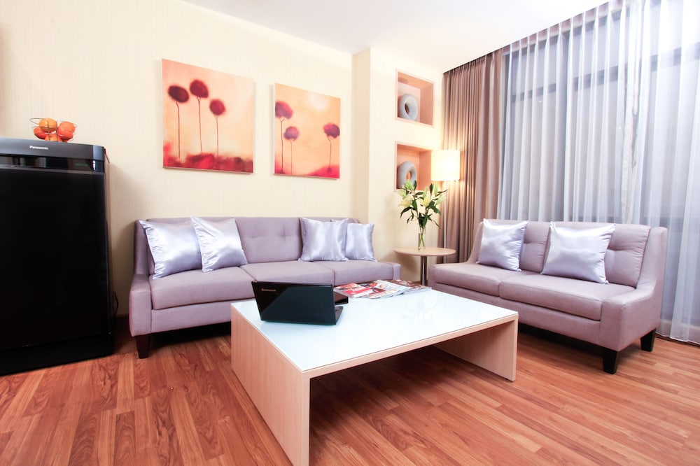 PETALS INN 20/26