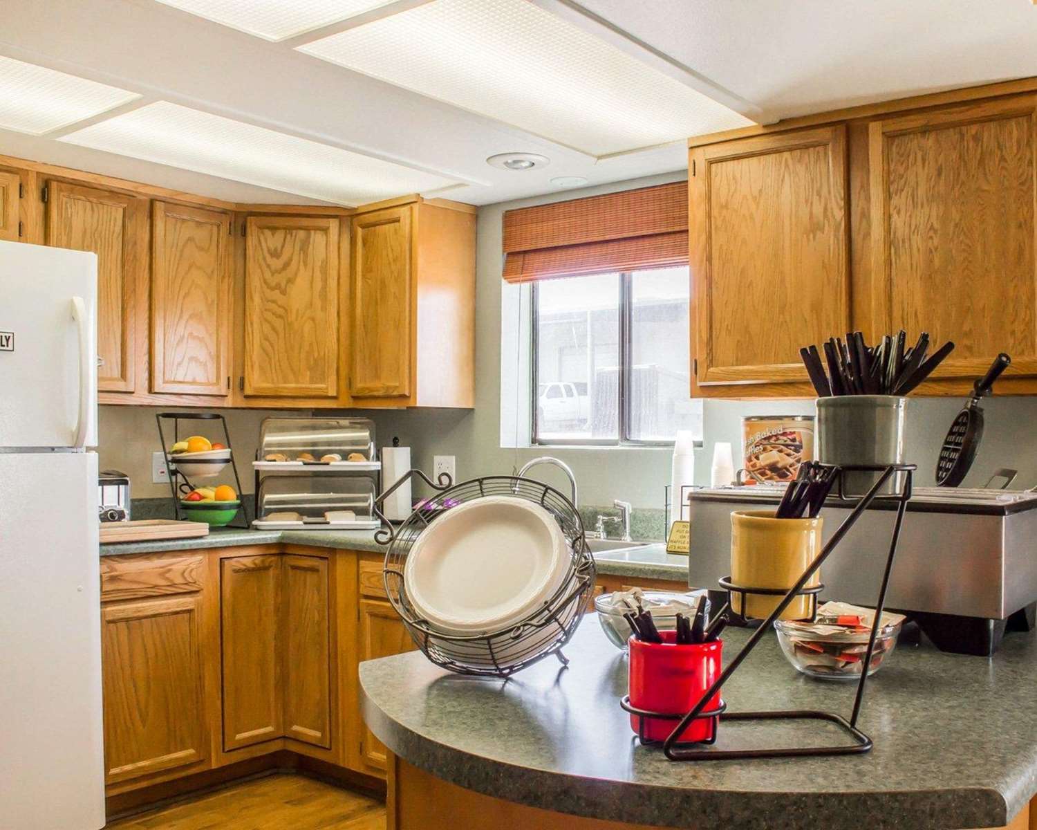Rodeway Inn Silver Creek Inn 22/24