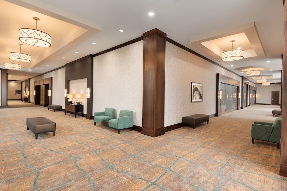 Embassy Suites By Hilton Chicago-Naperville 15/53