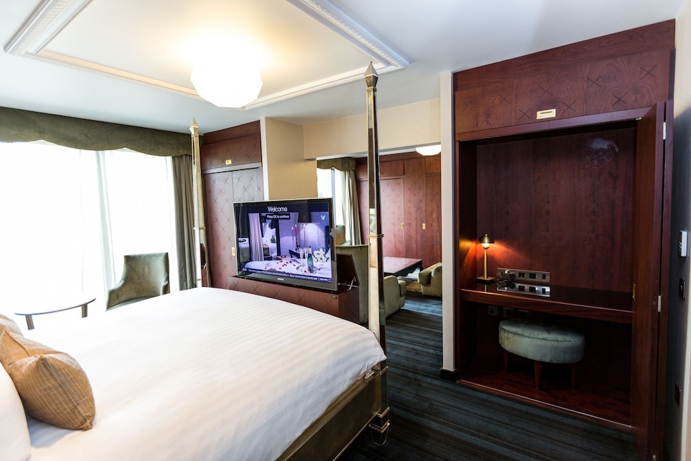 Hilton London Syon Park 23/81