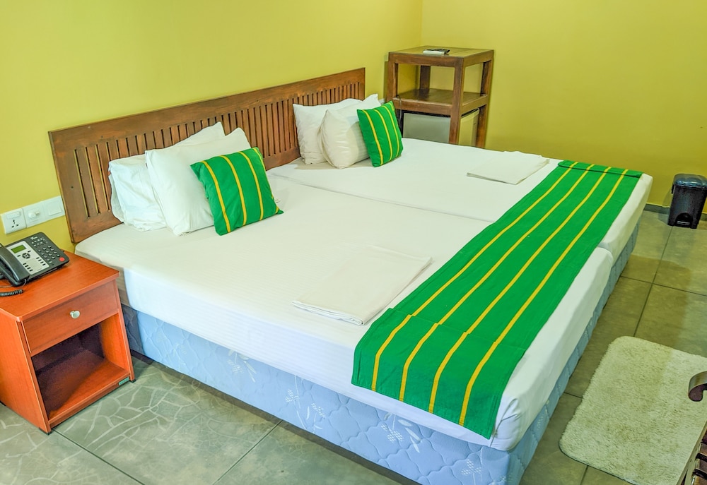 1 Bedroom, Deluxe, Twin Beds, Garden View, Yala Golden Park 4/10