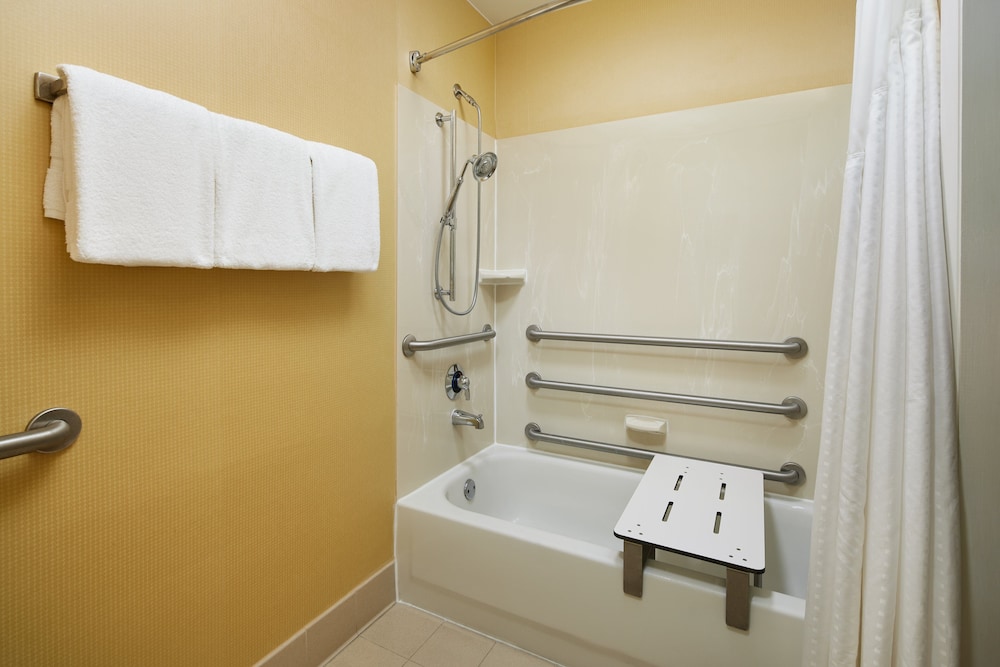 Holiday Inn Express Tifton 17/56