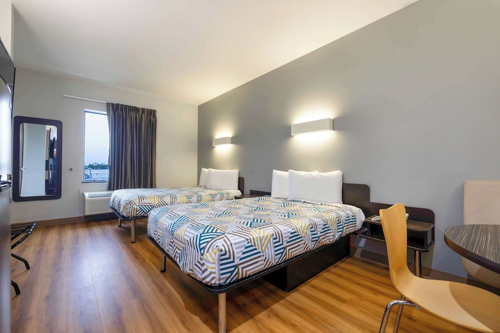 Studio6 Suites Texas City, TX – I-45 South 13/35