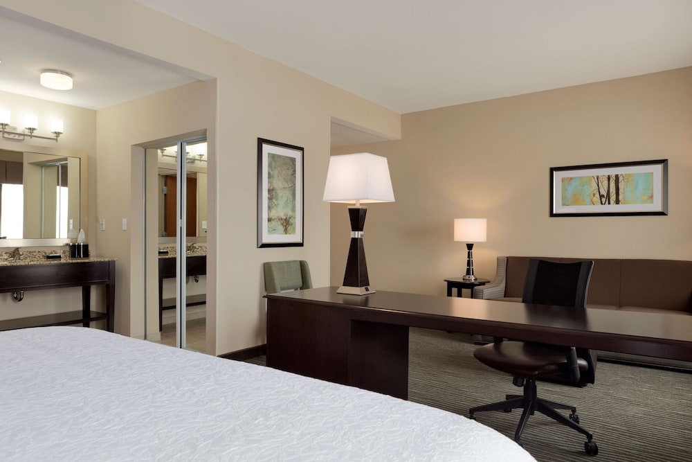 Hampton Inn & Suites Parkersburg Downtown 15/45