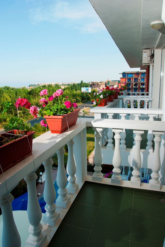 Hotel Zaara 29/32
