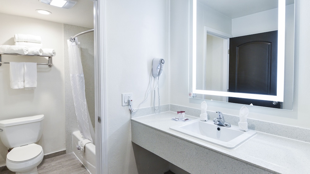 Hollywood Inn Express LAX 35/35