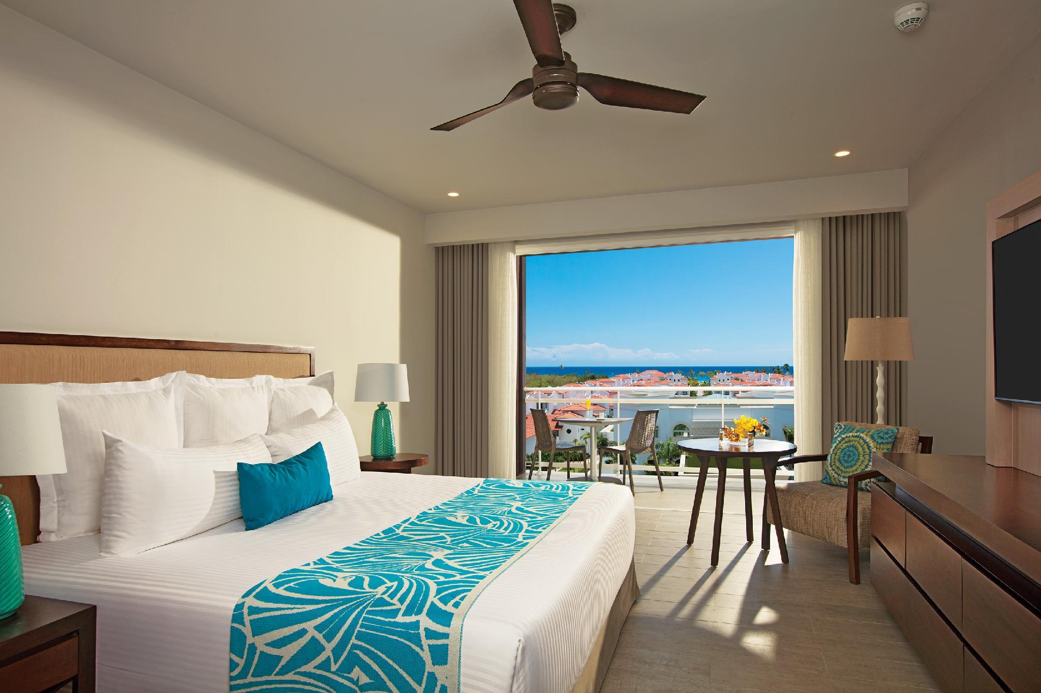 3 Bedrooms, Family Suite, Tropical View