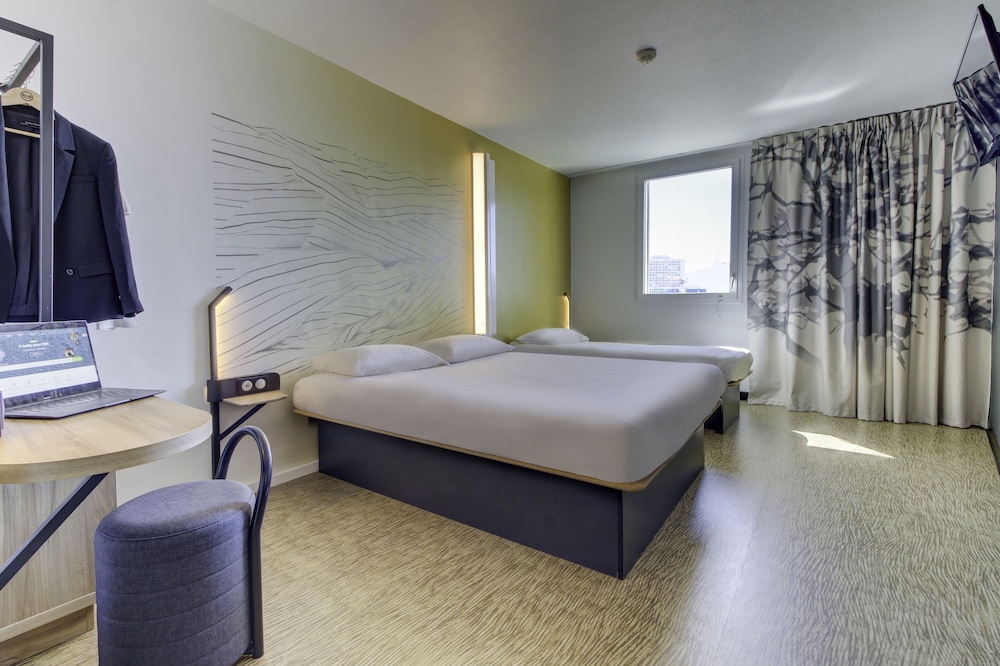 Room, Triple, 1 Double and 1 Single Bed
