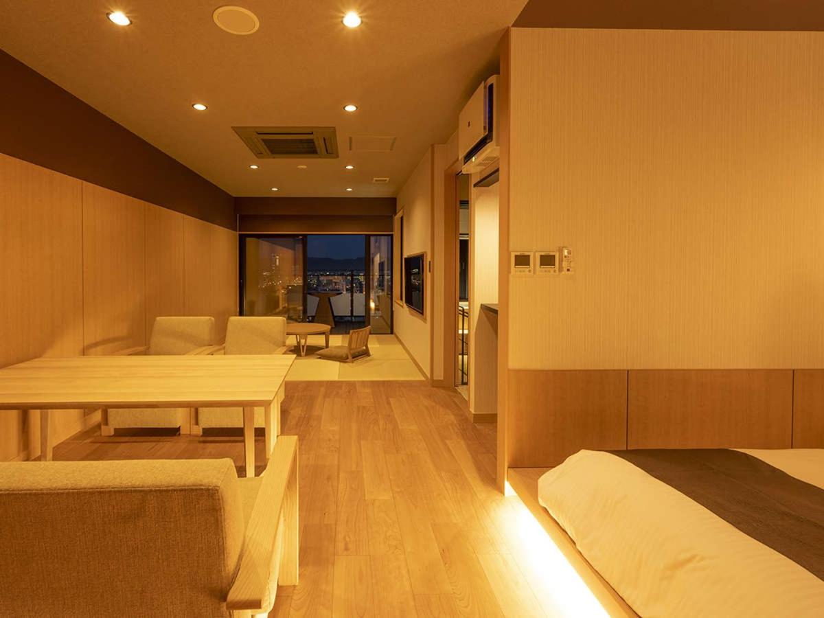 Suite, King Bed, Sea View