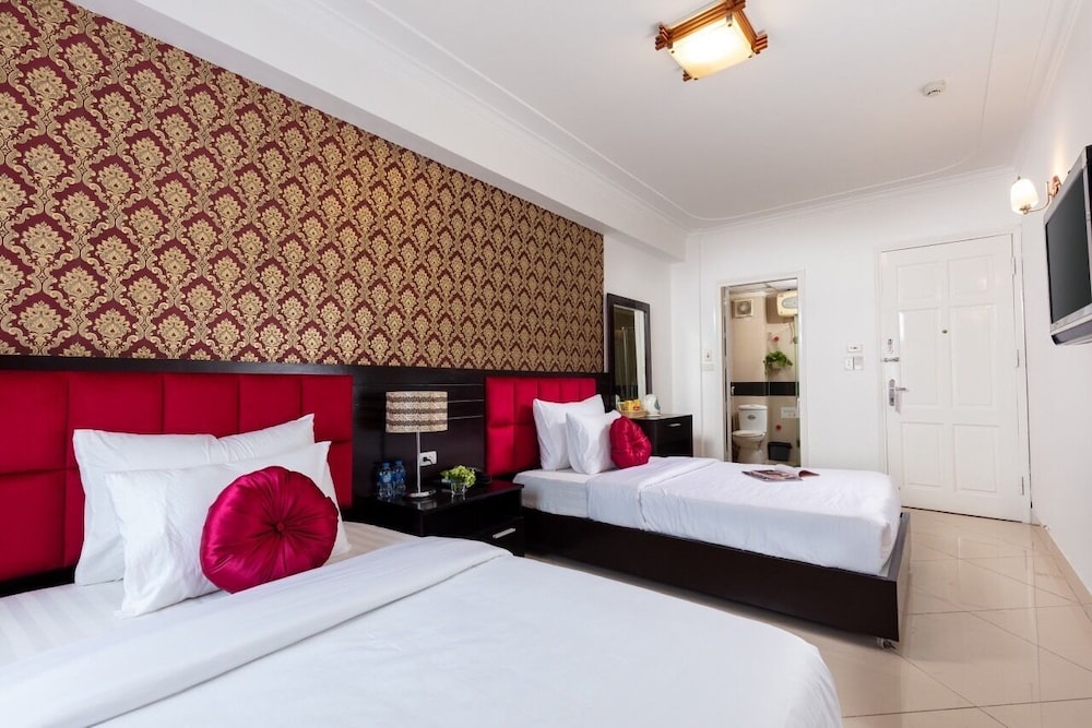 DELUXE, DOUBLE OR TWIN BED, CITY VIEW