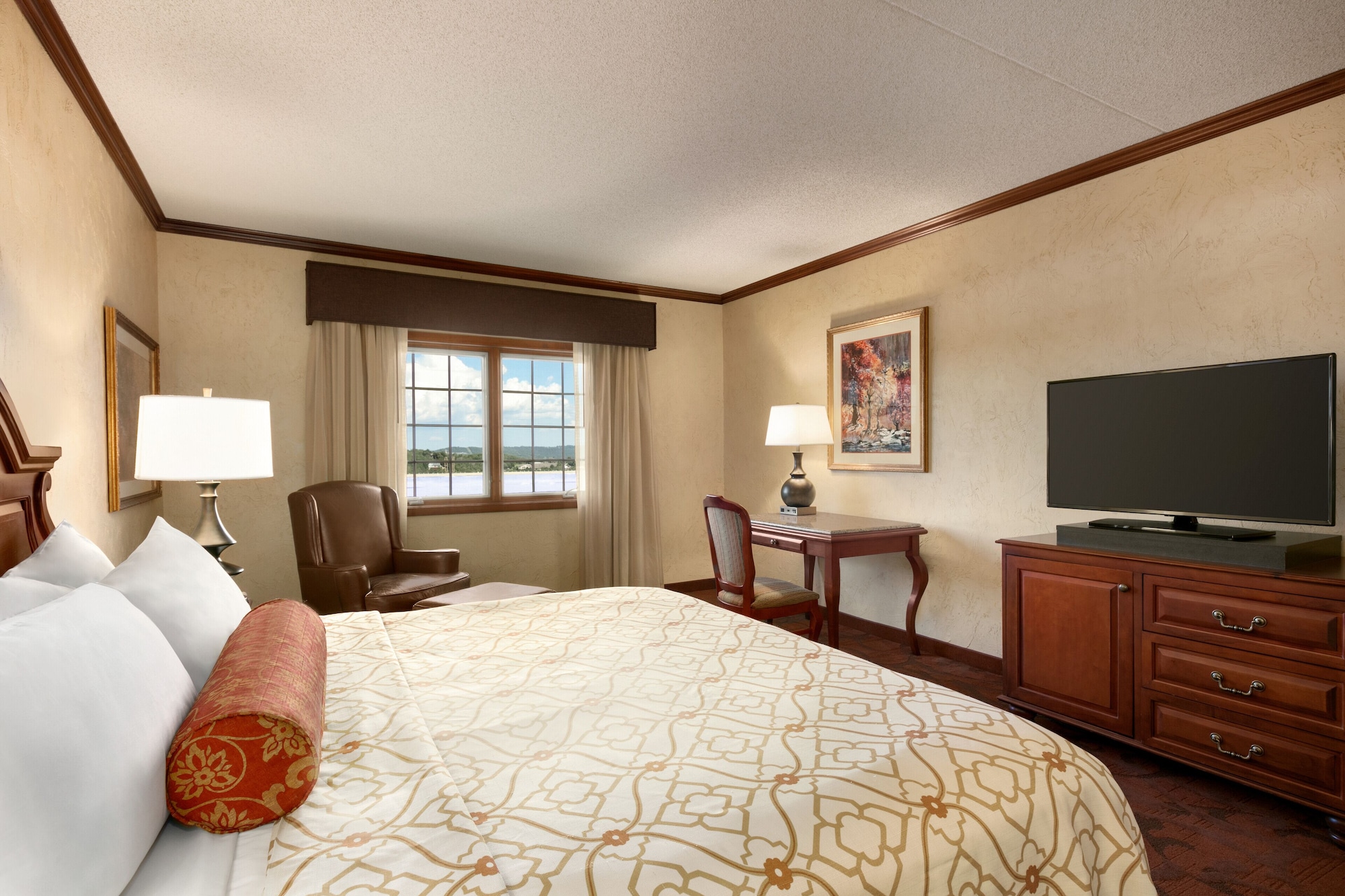 ROOM, KING BED, PARTIAL LAKE VIEW