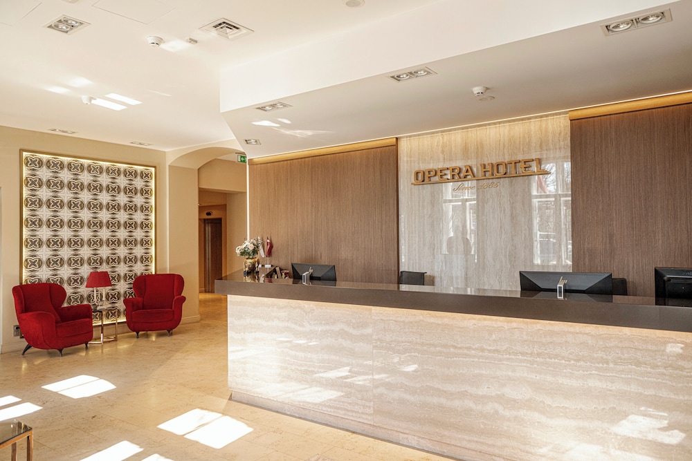 Opera Hotel 5/50