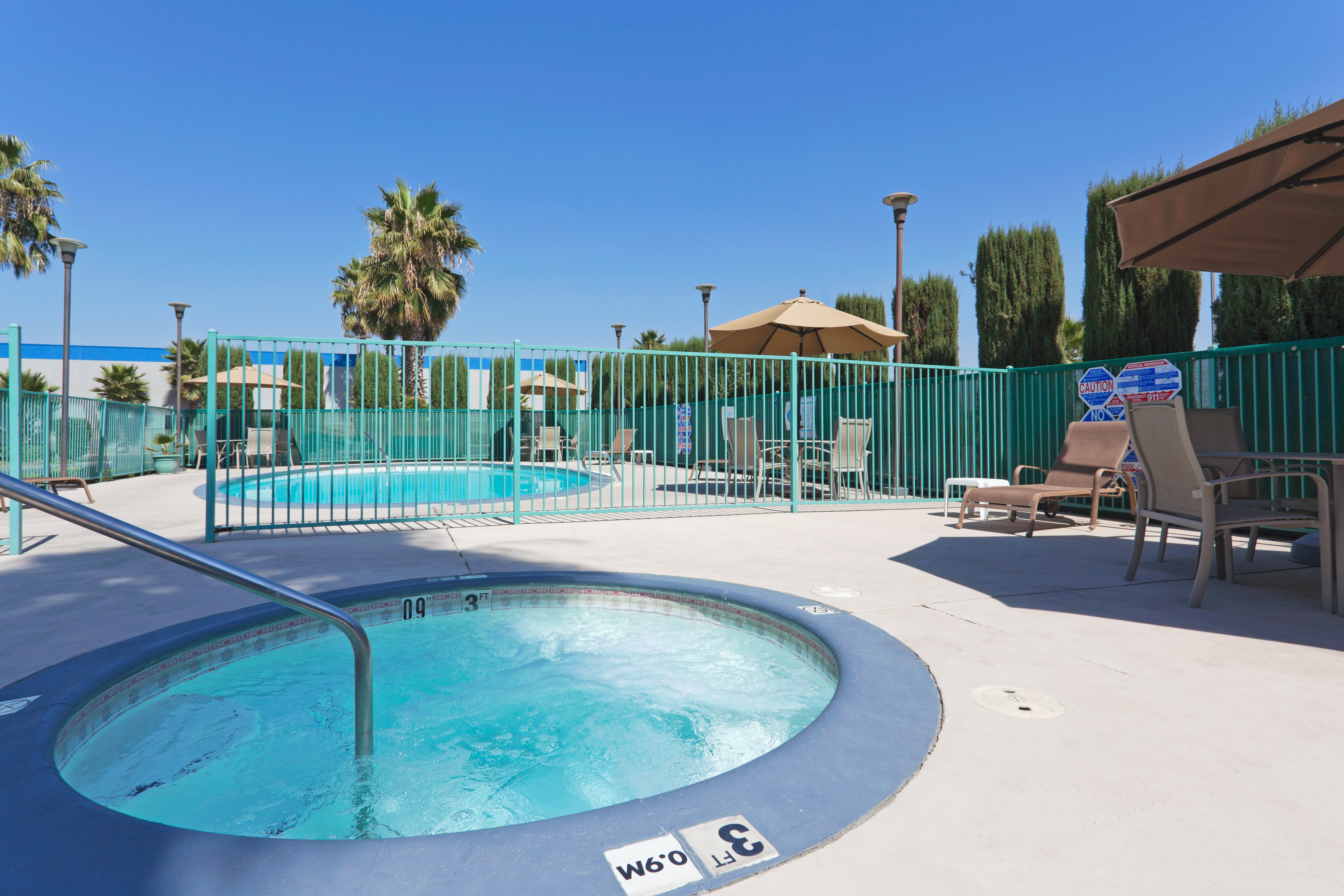 Holiday Inn Express Bakersfield 19/33