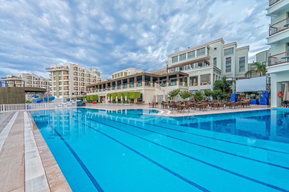 Royal Atlantis Resort Spa 8/69