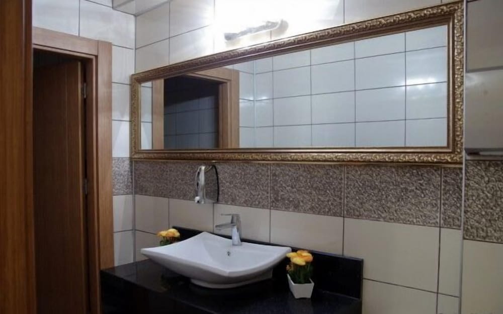 GEVHER HOTEL 18/19