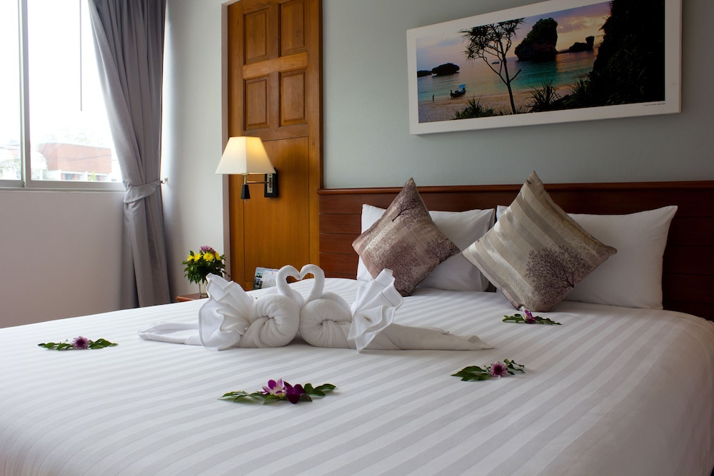 On Hotel Phuket 51/71