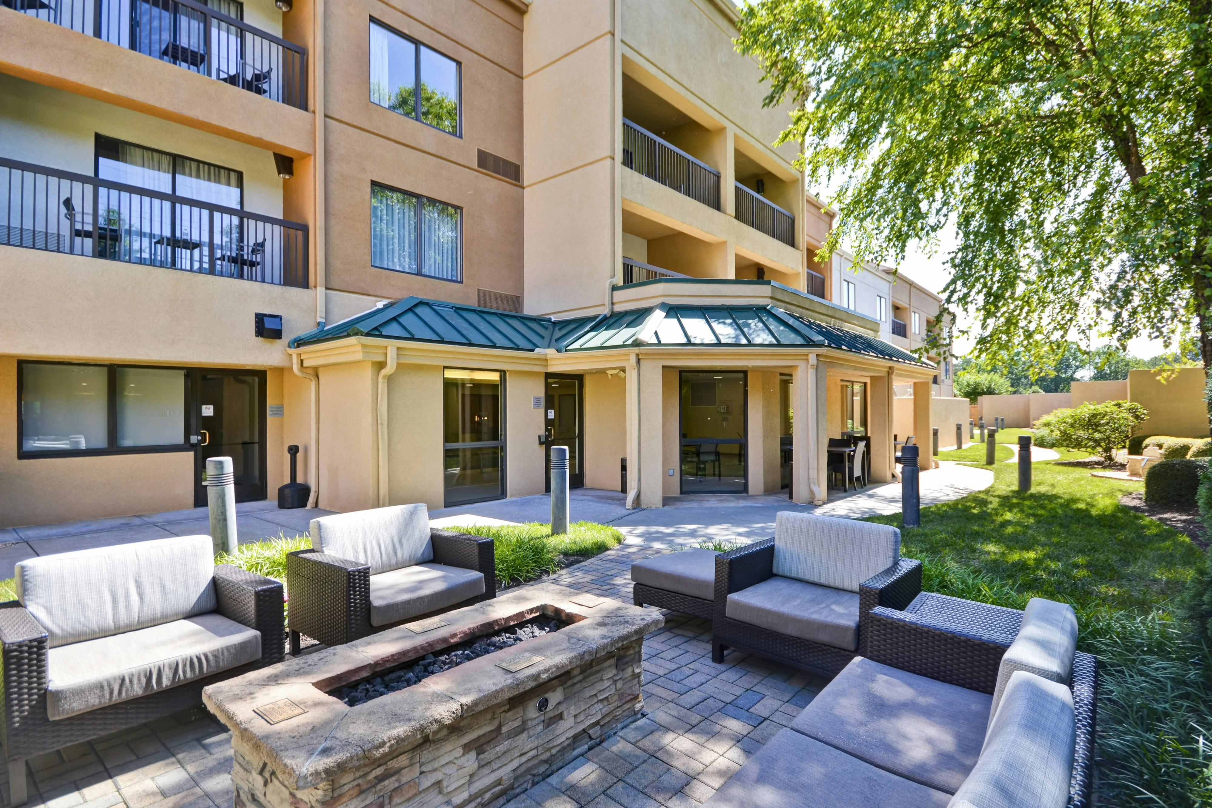 Courtyard by Marriott Dalton 43/43
