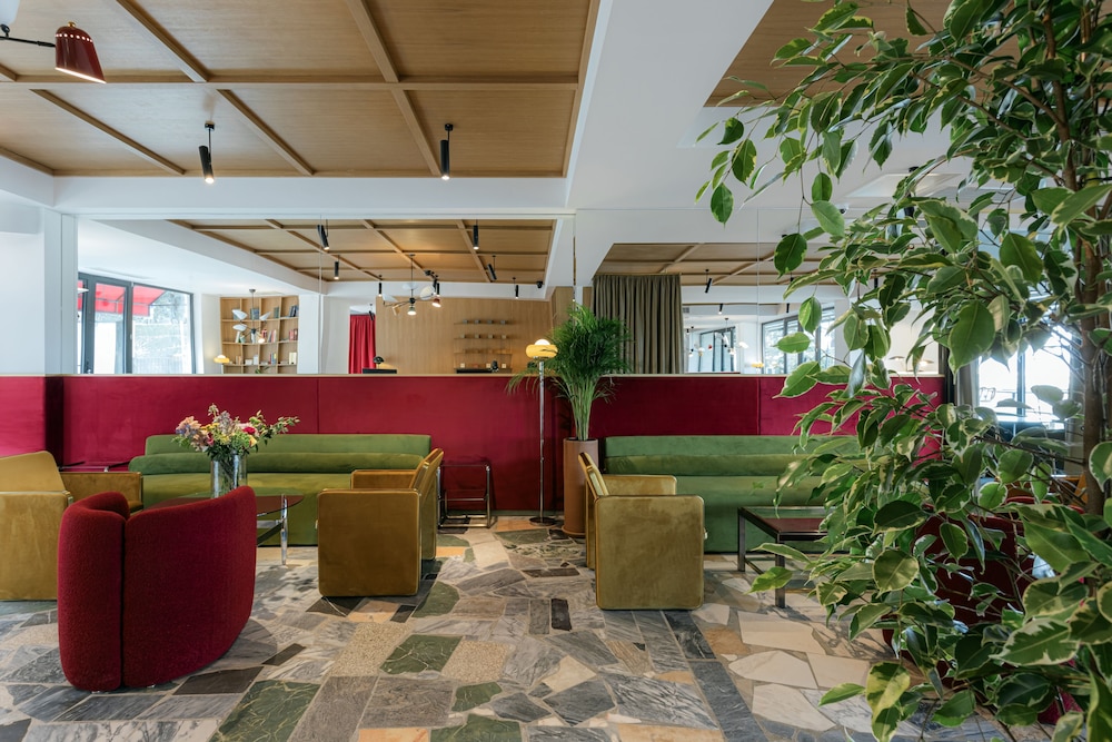 Castor and Pollux Hotel 41/69