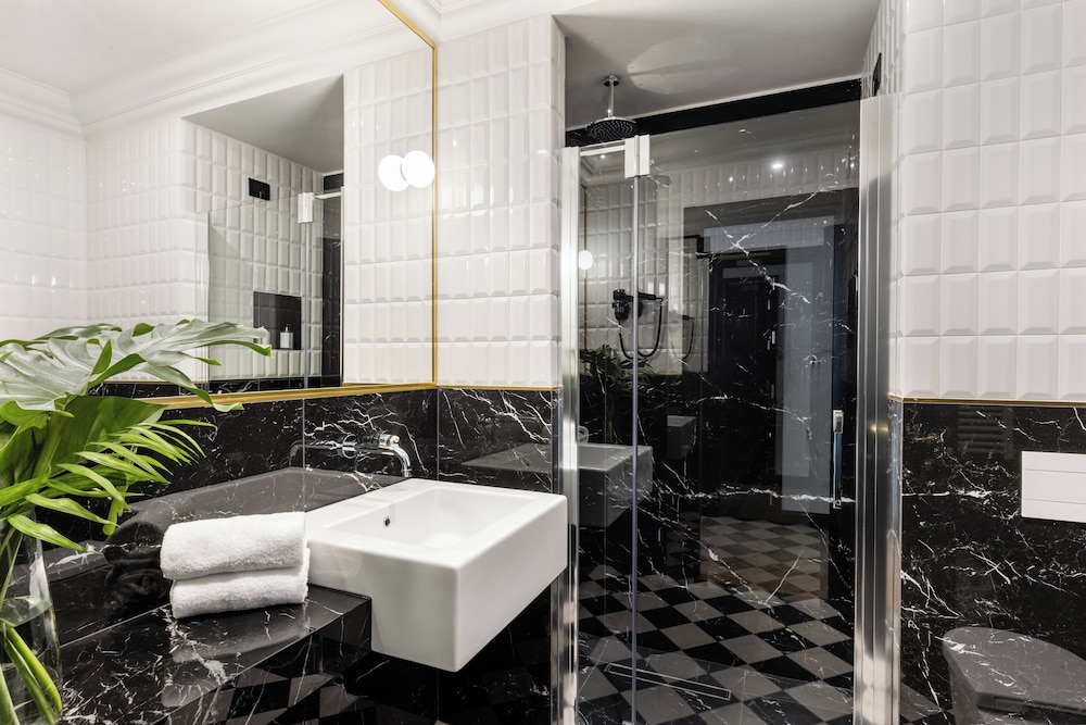 Continentale Hotel 66/66