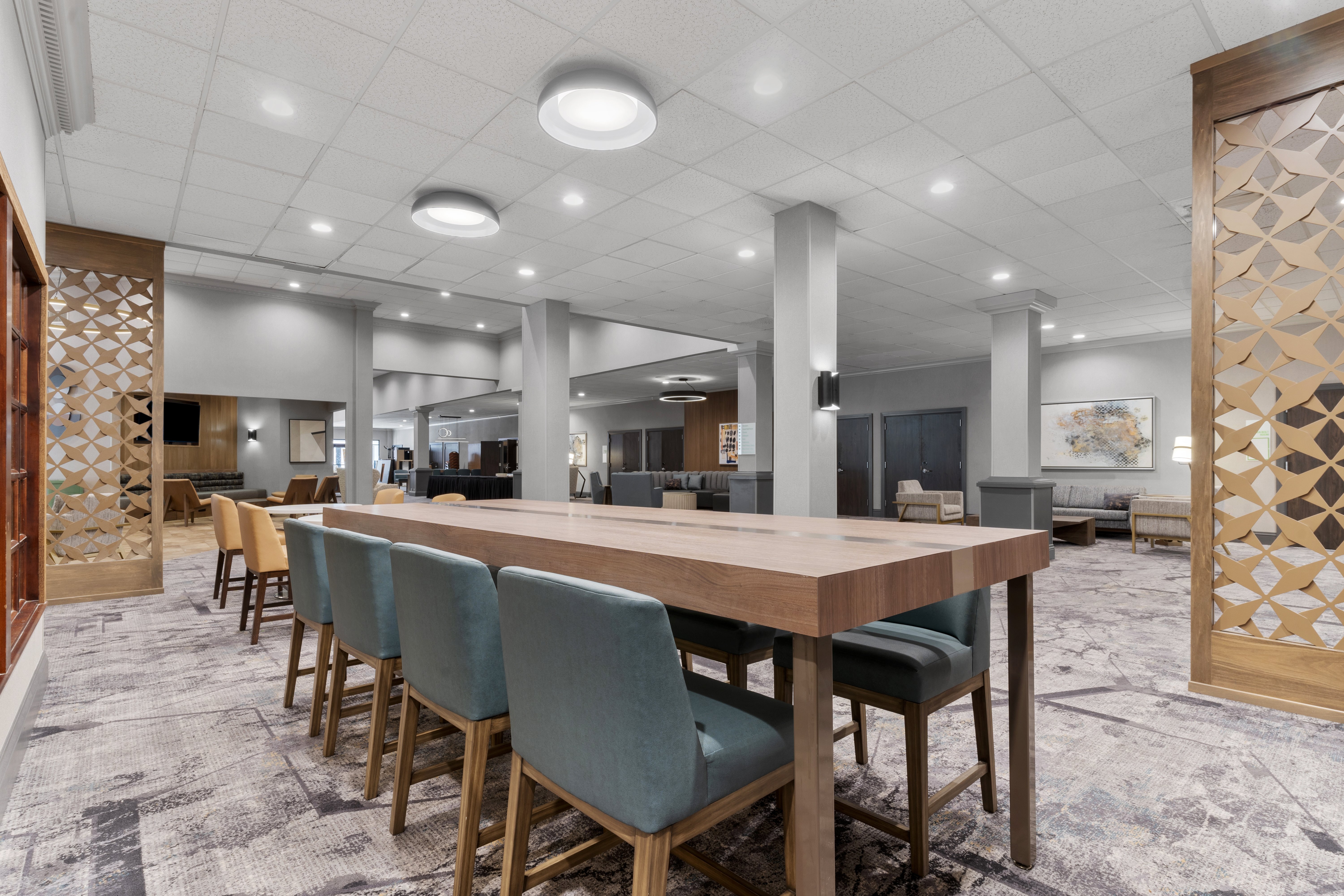 Holiday Inn Dubuque/Galena 53/78