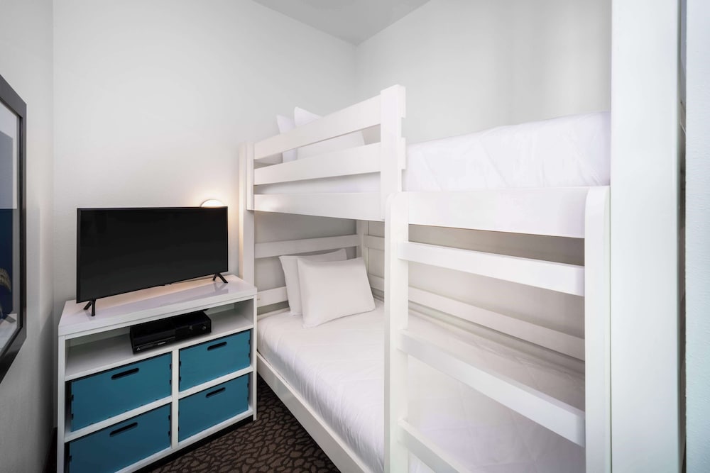 Standard, Multiple Beds, No View، Best Western Premier The Tides 2/3