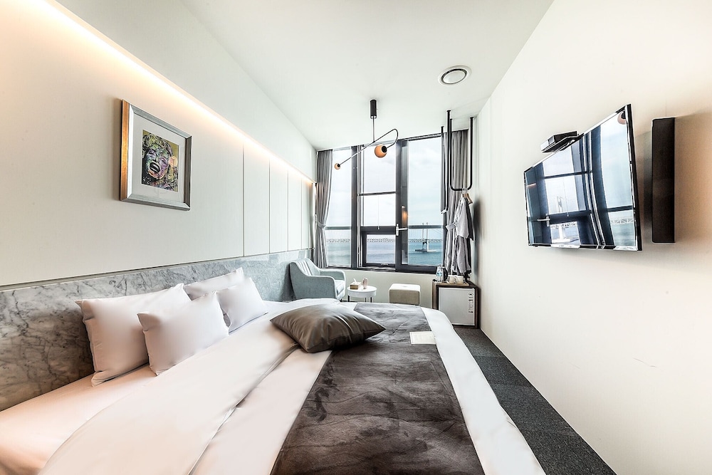 Bridge, Ocean, King Bed، H Avenue 6/10