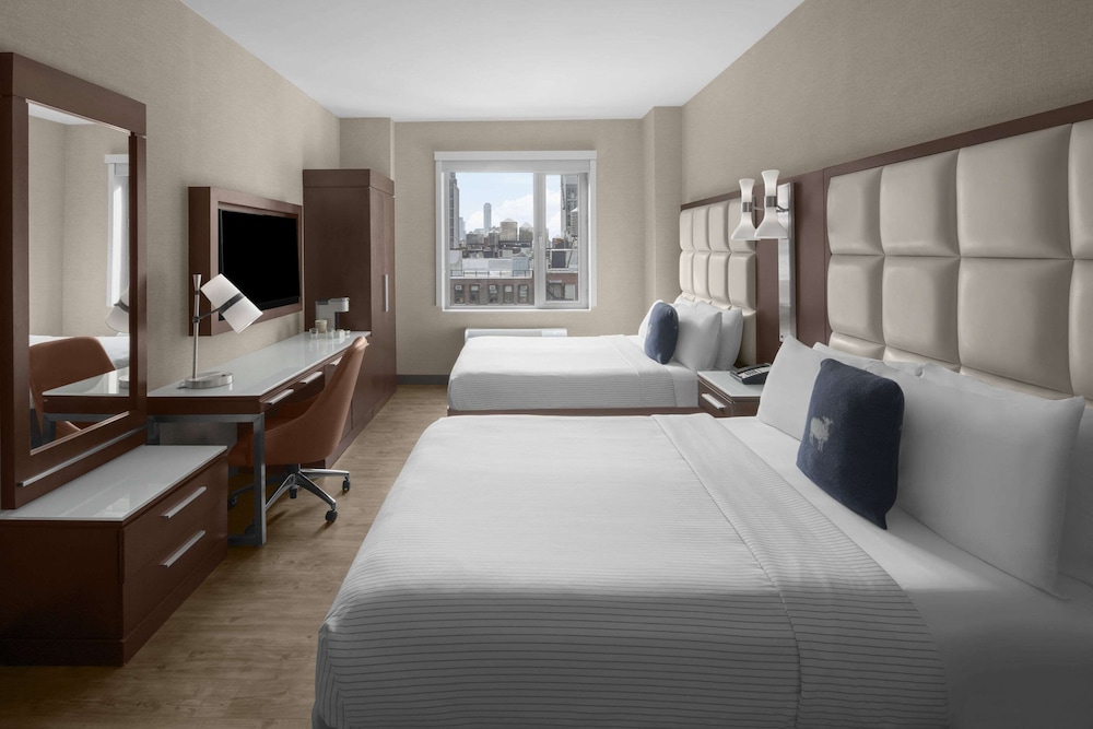 DELUXE, SUITE, 2 QUEEN BEDS, CITY VIEW