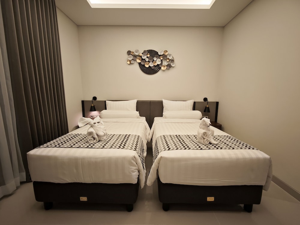 Azana Garden Hill Resort 5/16