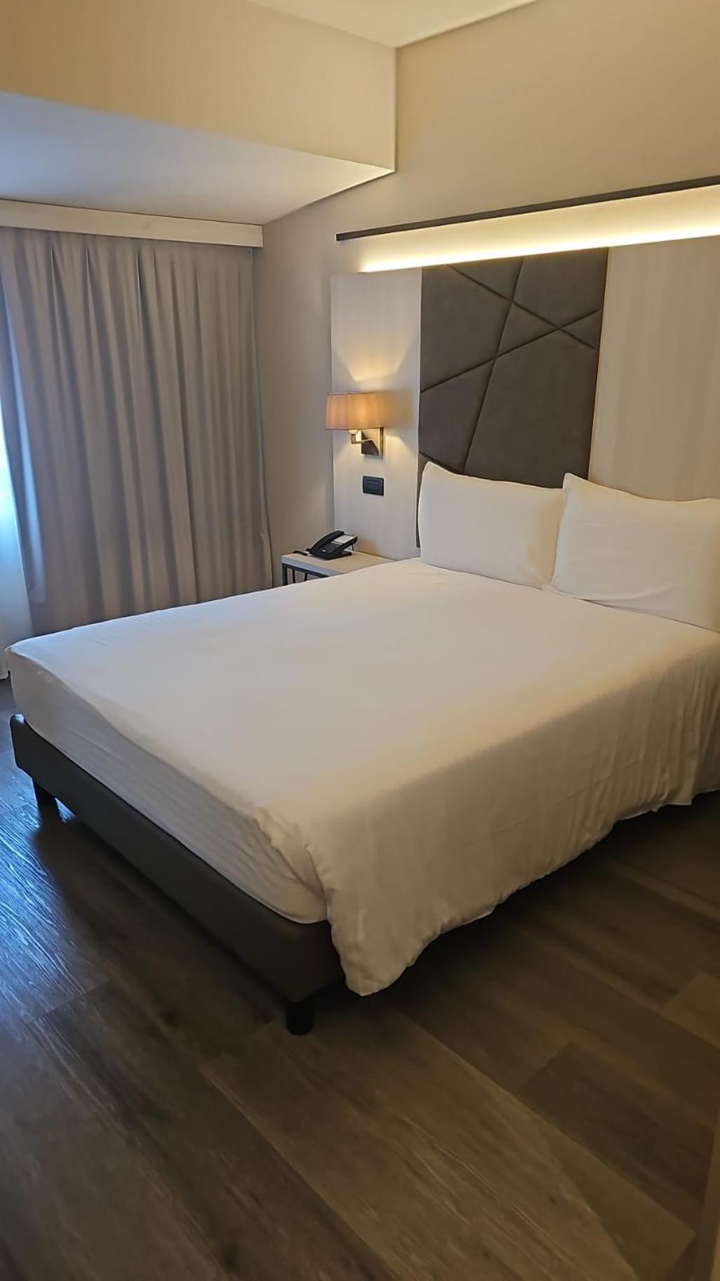 ROOM, DOUBLE BED, ACCESSIBLE