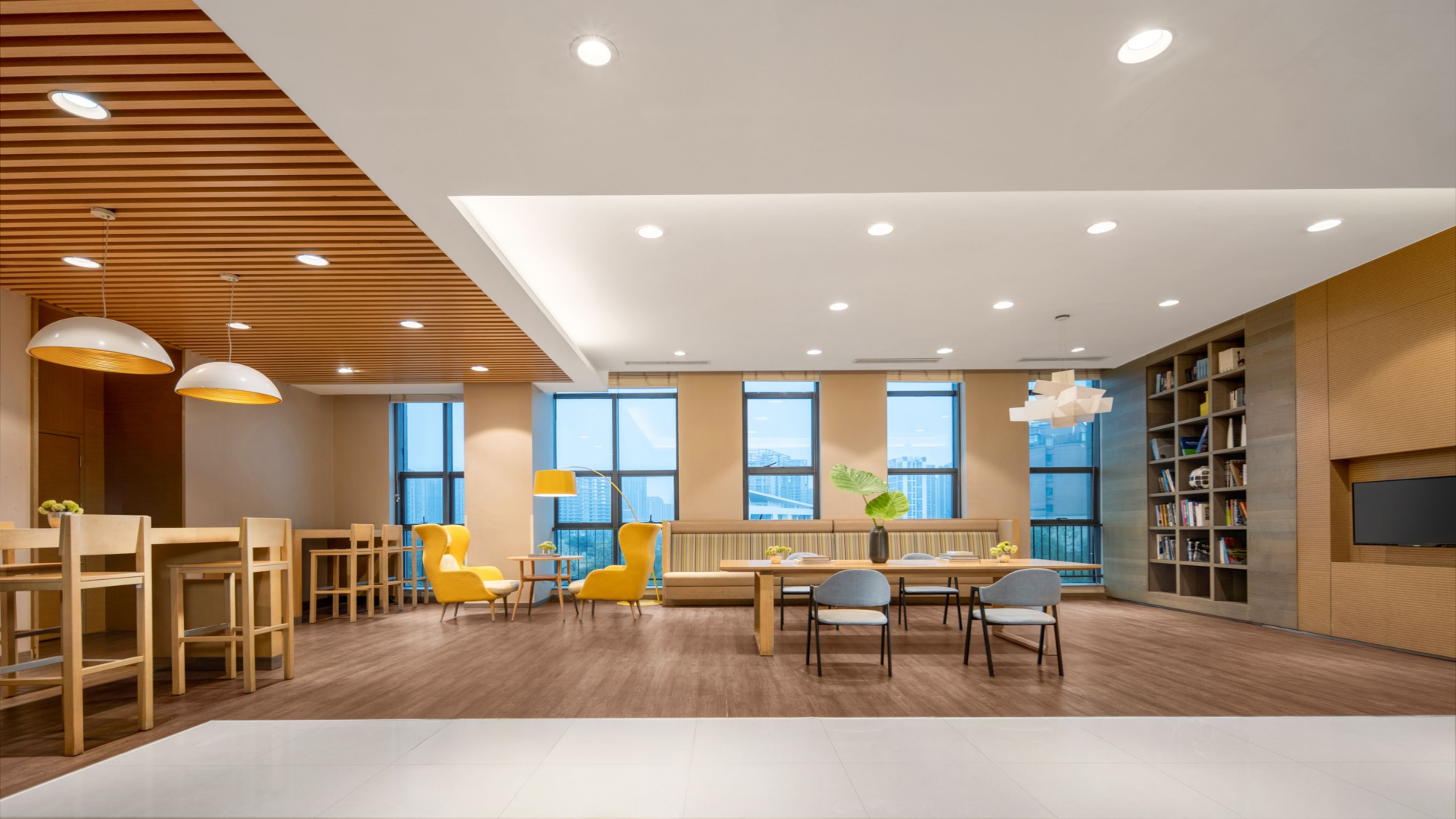 Holiday Inn Express Chongqing University Town 36/55
